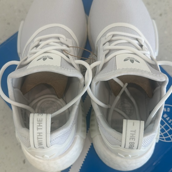 Adidas NMD R1 Primeblue Women’s Size 6 White NEW WITH BOX AND TAG - Picture 6 of 11